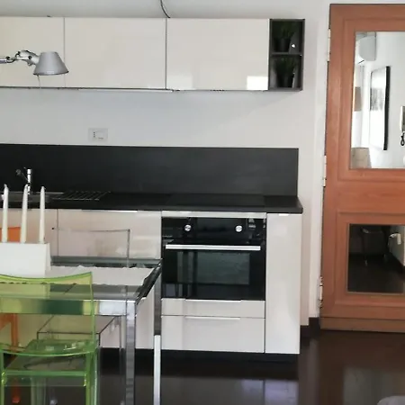 Delightful Two-room In Brera Milan