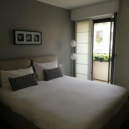 Delightful Two-room In Brera Apartment